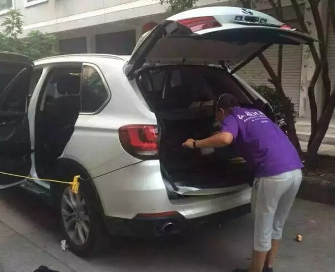 寶馬汽車(chē)